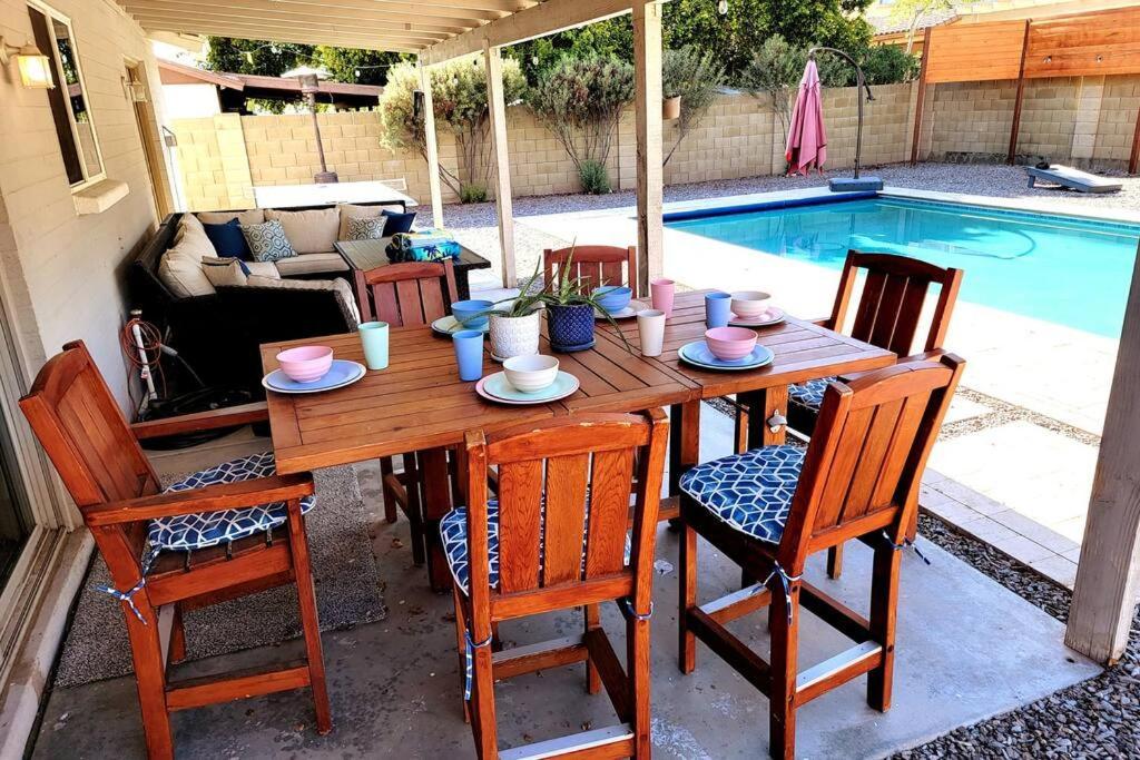 Mesa Oasis Private Pool Spacious! 10+ Guests 7 Beds New, Great Location! Exterior photo